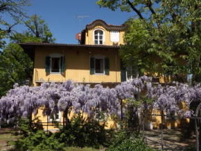 Отель Villa Mirano Bed & Breakfast  Пьоссаско